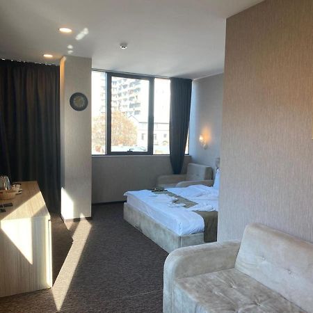 Tbt Hotel Тбилиси Экстерьер фото