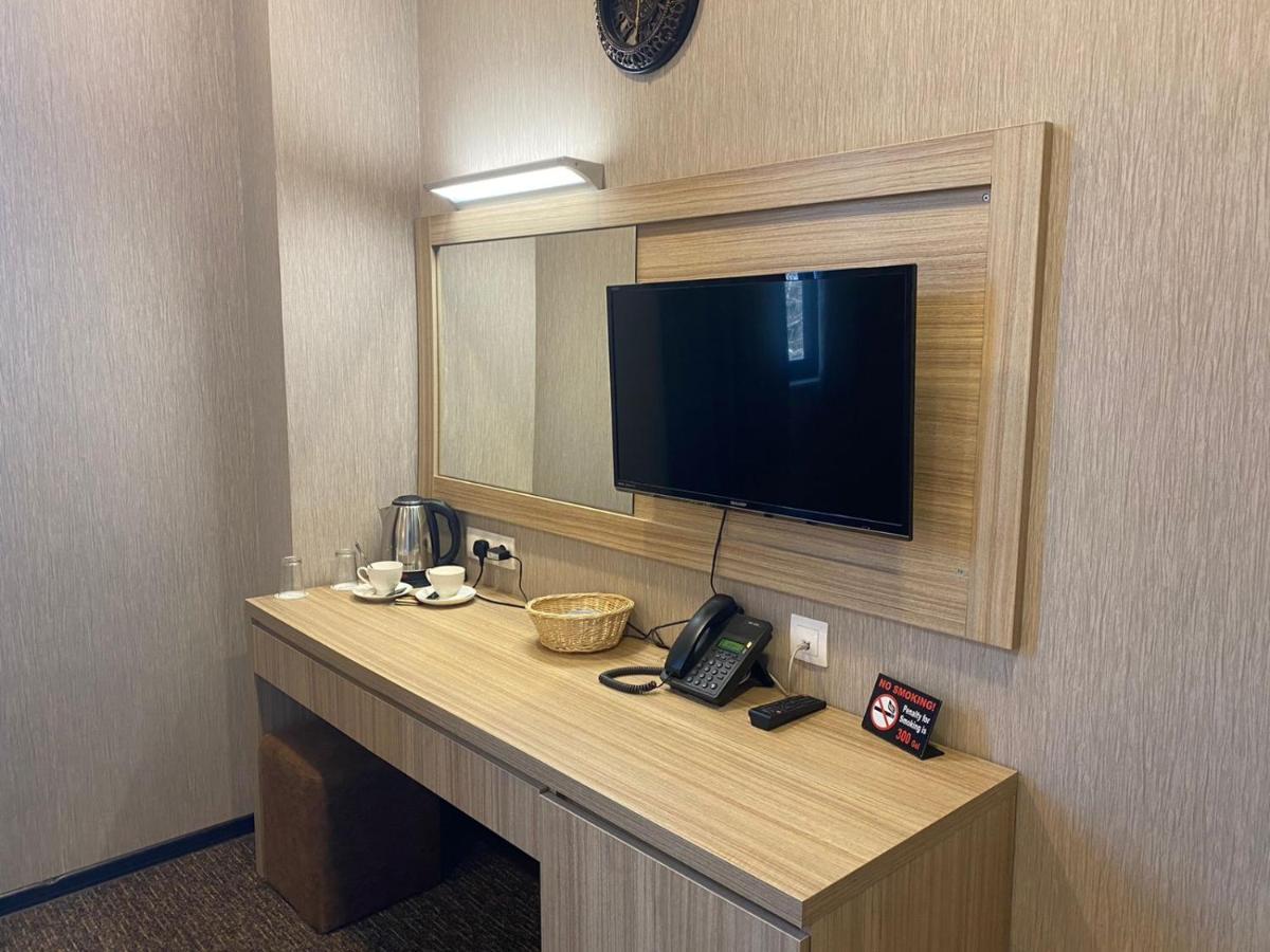 Tbt Hotel Тбилиси Экстерьер фото